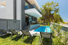 Nisos Villa, walking distance to the beach & shops, By ThinkVilla